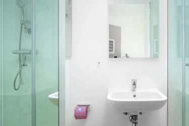 Medium Studio - Image 3