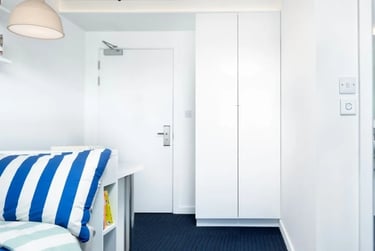 Large Accessible Studio at Scape Guildford, 1 Kernel Court, Walnut Tree Close, Guildford, GU14BJ - Image 3