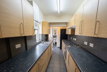 4 bed house, Croydon Road - 4 bed, Selly Park, Birmingham, B297BP - Image 2
