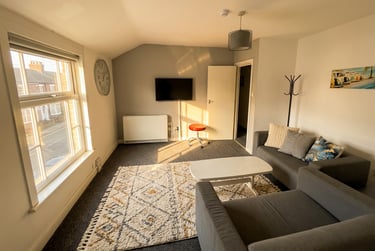 4 bed flat, Flat 2 Thomas Place - 4 bed, Radford, Nottingham, NG73NG - Image 1