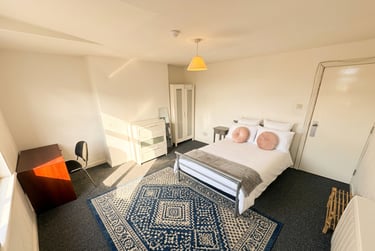4 bed flat, Flat 2 Thomas Place - 4 bed, Radford, Nottingham, NG73NG - Image 2