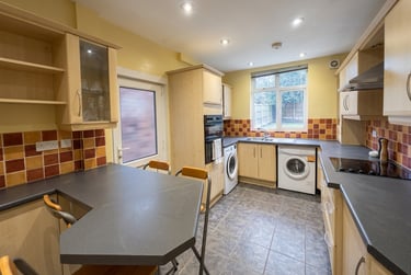 4 bed house, Charnock Avenue - Copy, Lenton, Nottingham, NG81AG - Image 1