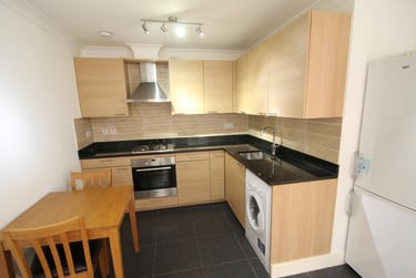 2 bed flat, Flat 12 Exeter House, Selly Park, Birmingham, B296EX - Image 1