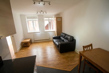 2 bed flat, Flat 12 Exeter House, Selly Park, Birmingham, B296EX - Image 2