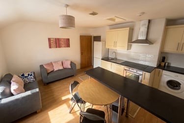 1 bed flat, Alfreton Road, Radford, Nottingham, NG73NG - Image 1