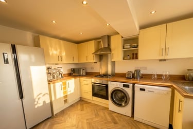 5 bed house, Park Road - 5 Bed Bills Inc, Lenton, Nottingham, NG71LB - Image 1
