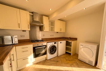 5 bed house, Park Road - 5 Bed Bills Inc, Lenton, Nottingham, NG71LB - Image 2