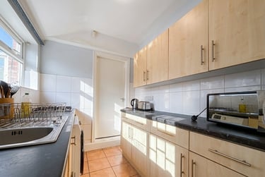 4 bed house, City Road - 4 bed, Dunkirk, Nottingham, NG72JL - Image 1