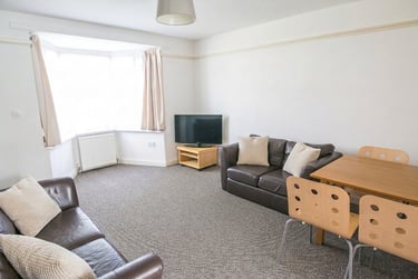 3 bed house, Poole Crescent - Copy, Harborne, Birmingham, B170PD - Image 2