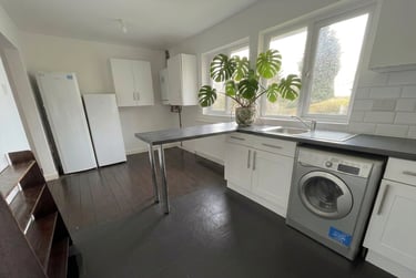 4 bed house, Hawton Crescent - Copy, Lenton, Nottingham, NG81BZ - Image 2