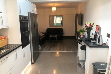 5 bed house, Jiggins Lane, Bartley Green, Birmingham, B323LA - Image 2