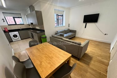 6 bed flat, Flat 1 E Arthur Avenue, Lenton, Nottingham, NG72HE - Image 1