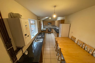 6 bed house, Bute Avenue - 6 Bed Bills Inc, Lenton, Nottingham, NG71QB - Image 3