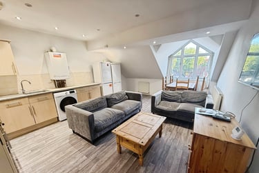 5 bed flat, Chapel Court, Lenton, Nottingham, NG71HP - Image 1