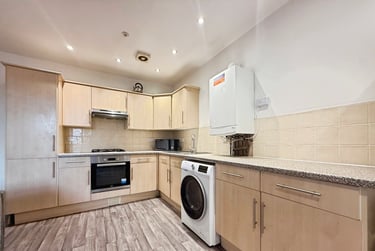 5 bed flat, Chapel Court, Lenton, Nottingham, NG71HP - Image 2