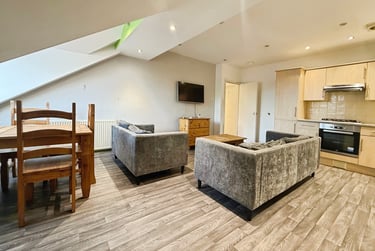 5 bed flat, Chapel Court, Lenton, Nottingham, NG71HP - Image 3