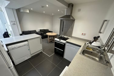 4 bed flat, Flat 1 - 78 Bournbrook, Selly Park, Birmingham, B297BU - Image 3