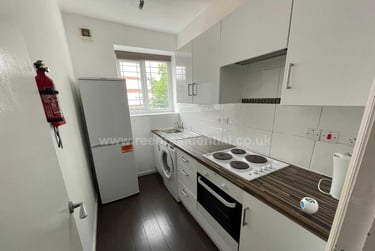 2 bed flat, Flat 4 Weoley Court, Selly Oak, Birmingham, B296NH - Image 1