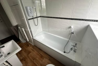 2 bed flat, Flat 4 Weoley Court, Selly Oak, Birmingham, B296NH - Image 3