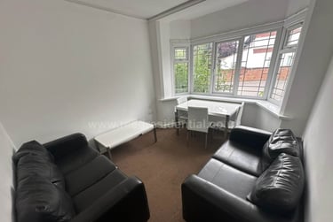 2 bed flat, Flat 4 Weoley Court, Selly Oak, Birmingham, B296NH - Image 4
