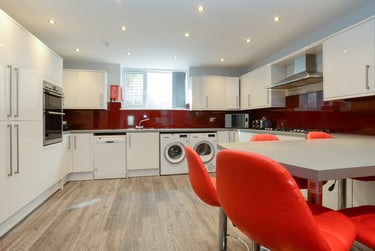 6 bed house, Wellington Square, Radford, Nottingham, NG71NG - Image 2