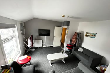 4 bed flat, Flat 2 Thomas Place - 4 bed, Radford, Nottingham, NG73NG - Image 2
