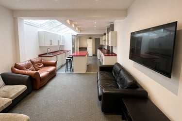 8 bed house, Dawlish Road, Selly Park, Birmingham, B297AU - Image 1