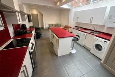 8 bed house, Dawlish Road, Selly Park, Birmingham, B297AU - Image 2