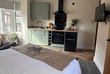 1 bed studio, S1 U 71 Raddlebarn Road, Selly Park, Birmingham, B297DA - Image 4
