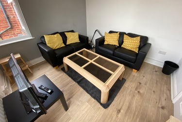 3 bed flat, b Peveril Street - Copy, Radford, Nottingham, NG74AH - Image 2