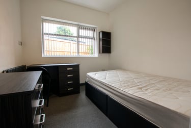 1 bed house, Dawlish Road, Selly Park, Birmingham, B297AU - Image 2