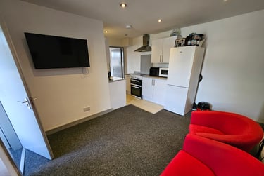 2 bed flat, Flat 2 - 4 Hobson Road, Selly Park, Birmingham, B297QA - Image 1