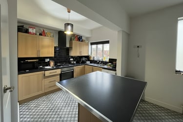 5 bed house, Beeston Road - 5 Bed, Dunkirk, Nottingham, NG72JR - Image 1