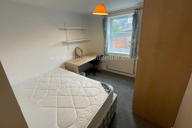 4 bed flat, Chapel Court, Lenton, Nottingham, NG71HP - Image 9