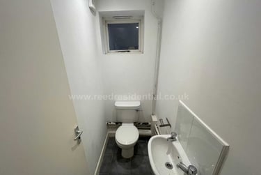 4 bed flat, Chapel Court, Lenton, Nottingham, NG71HP - Image 12
