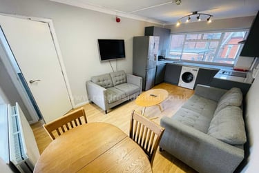 5 bed flat, Arthur Avenue, Lenton, Nottingham, NG72EL - Image 3