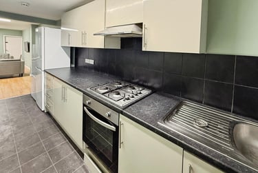 5 bed house, Frederick Grove - 5 Bed - Bills Inc, Lenton, Nottingham, NG71SG - Image 3