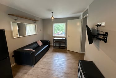 2 bed flat, Metchley Drive, Harborne, Birmingham, B170LB - Image 3