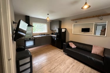 2 bed flat, Metchley Drive, Harborne, Birmingham, B170LB - Image 1