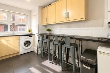 6 bed house, Derby Grove, Radford, Nottingham, NG71PF - Image 2
