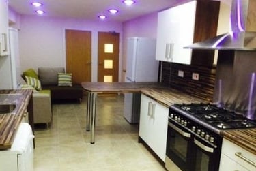 6 bed house, Hubert Road, Selly Park, Birmingham, B296EG - Image 2