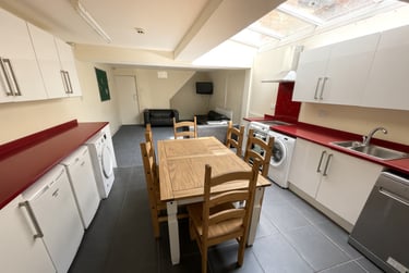 6 bed house, Teignmouth Road, Selly Park, Birmingham, B297AY - Image 2
