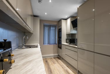 6 bed house, Raleigh Street, Radford, Nottingham, NG74DA - Image 1
