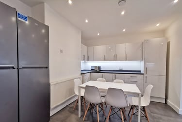 1 bed house, Lower Road - GFRL, Lenton Abbey, Nottingham, NG92GL - Image 2