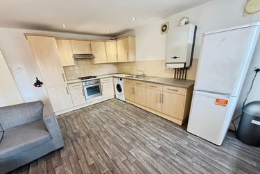 4 bed flat, Chapel Court, Lenton, Nottingham, NG71HP - Image 2