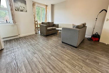 4 bed flat, Chapel Court, Lenton, Nottingham, NG71HP - Image 3