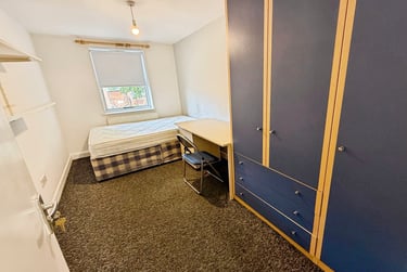 4 bed flat, Chapel Court, Lenton, Nottingham, NG71HP - Image 4