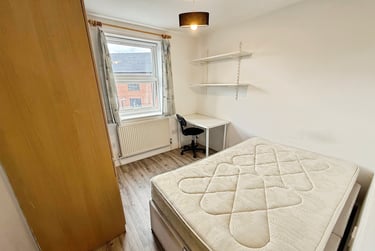4 bed flat, Chapel Court, Lenton, Nottingham, NG71HP - Image 7