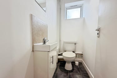 4 bed flat, Chapel Court, Lenton, Nottingham, NG71HP - Image 9