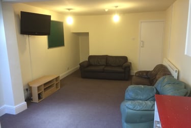 6 bed house, Exeter Road, Selly Park, Birmingham, B296EX - Image 1